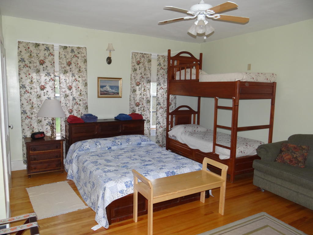Chamcook Forest Lodge Bed & Breakfast St. Andrews By The Sea Стая снимка